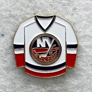 🔮 5/$25 Vintage NHL New York Islanders Jersey Hockey Pin